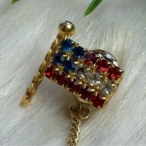Vintage USA Flag faceted rhinestone gold tone tie pin